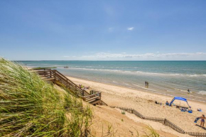 Fully fenced yard and minutes to bayside beaches